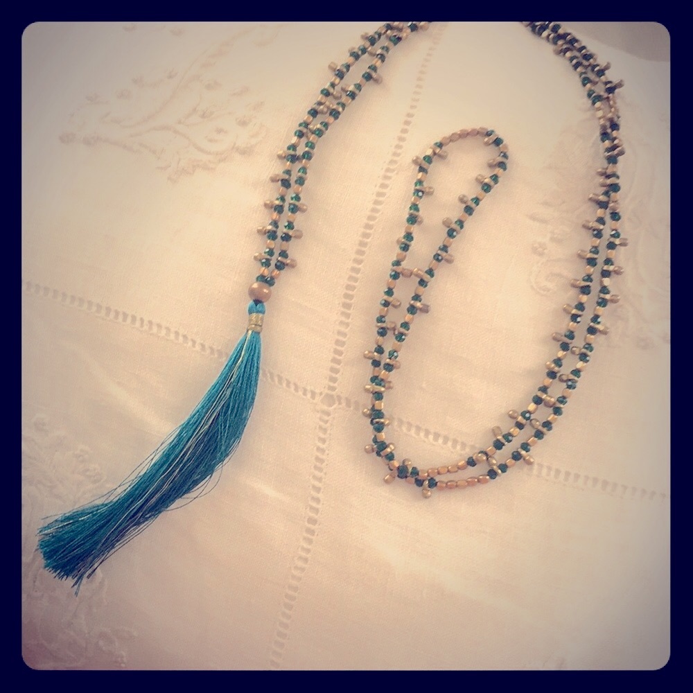 Anthropologie tasseled pendant necklace📿